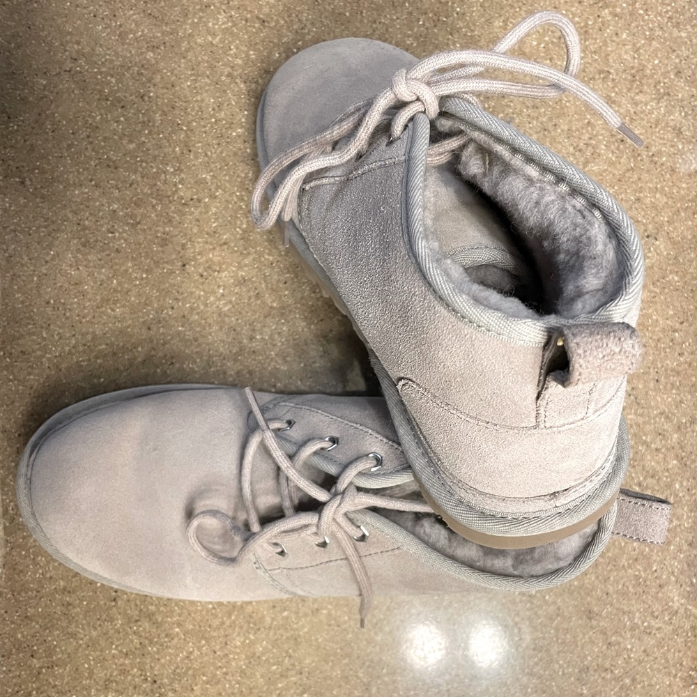 Womens size 9 Ugg Ankle Boots